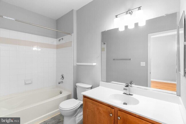 Building Photo - 4852 Eisenhower Ave