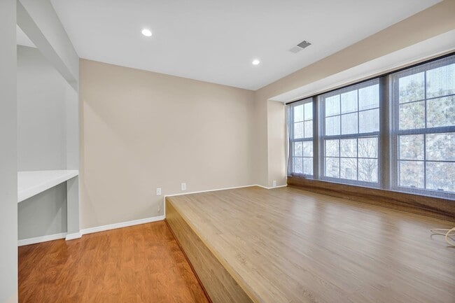 Building Photo - 40 Cottonwood St