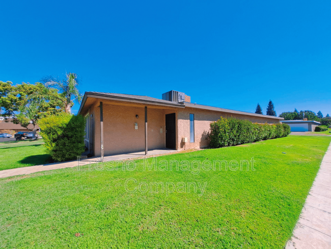 Building Photo - 543 W Alamos Ave