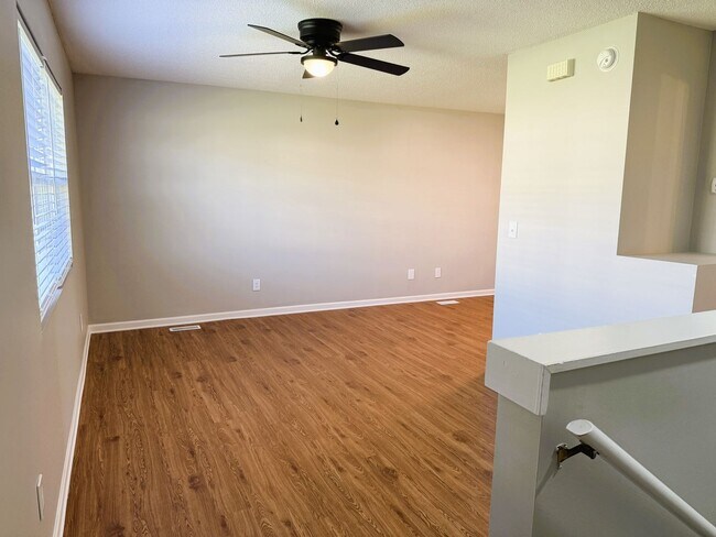 Building Photo - 1 Bedroom / 1.5 Bath with Garage in Gray, TN!