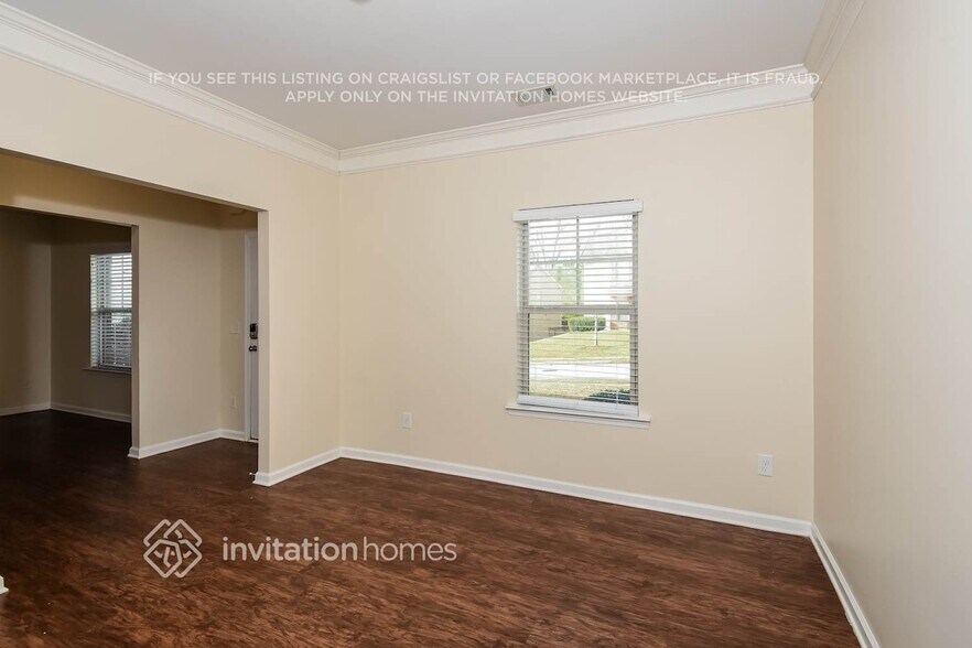 Building Photo - 400 Village Broad St