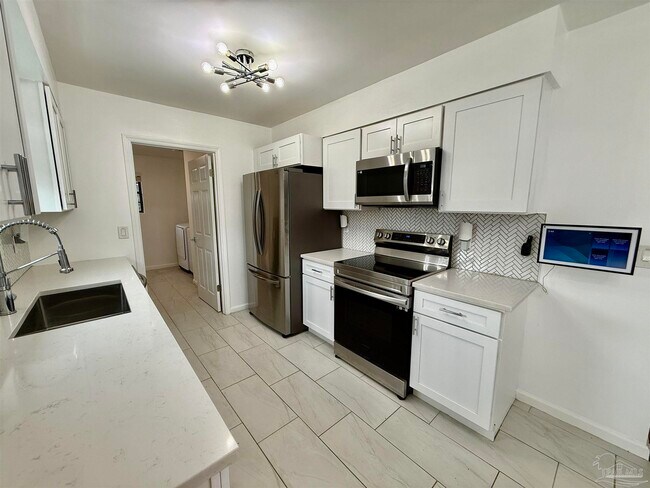 Building Photo - 1305 Heatherwood Cir