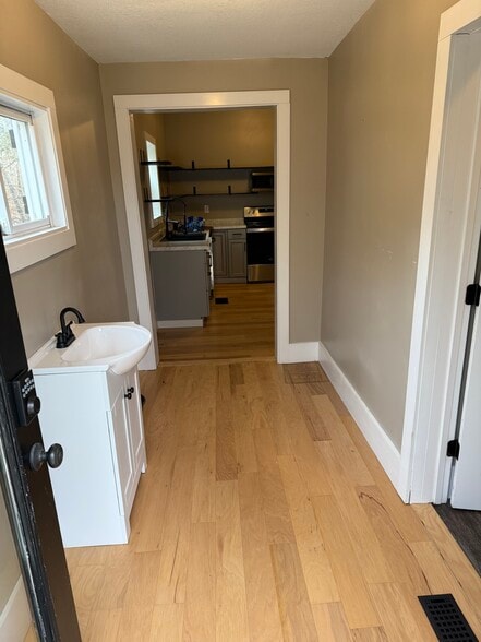 Building Photo - 1109 5th Street Rd