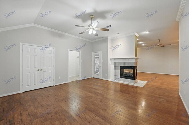 Building Photo - 211 Sendero Dr
