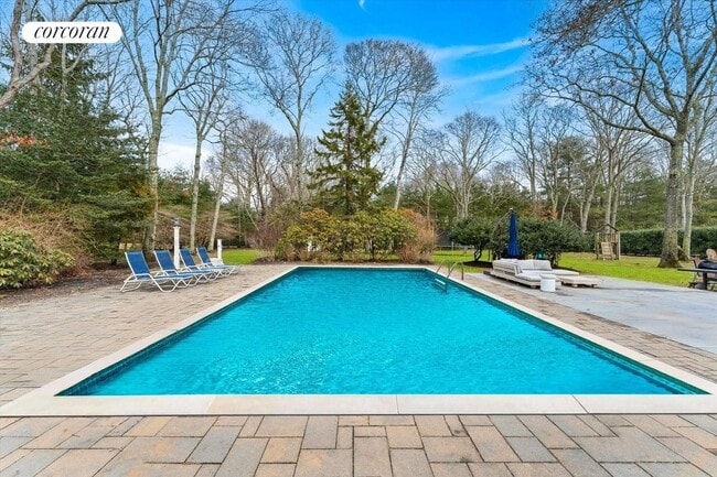 Building Photo - 44 Midhampton Ave