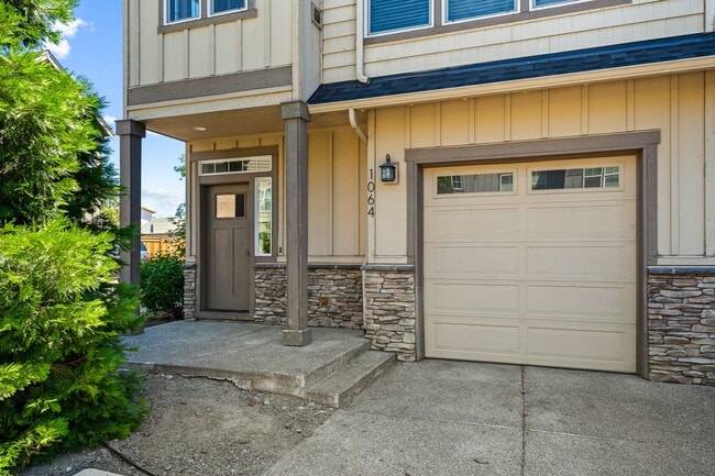 Building Photo - Close proximity to Old Mill District and downtown
