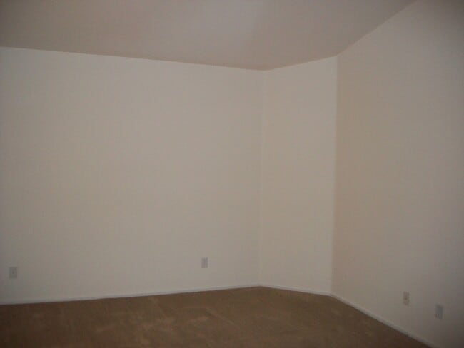 Building Photo - 3 Bedrooms Single Story Home