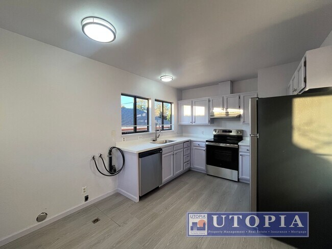 Building Photo - Newly Renovated Cozy 2 bed/ 1 Bath Home. Walking Distance from Local Beaches.