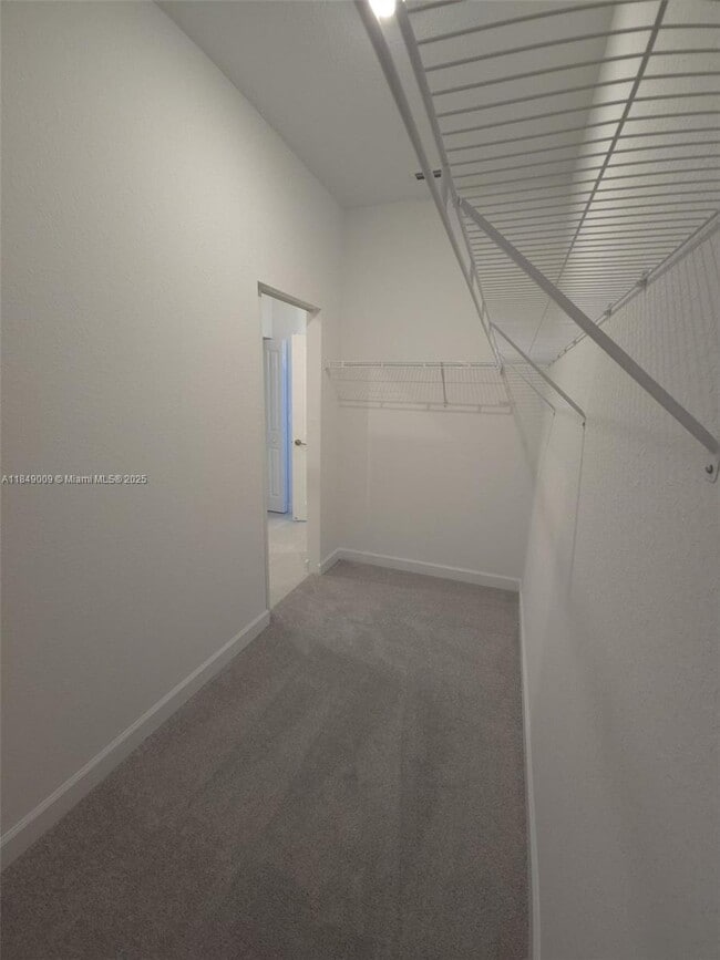 Building Photo - 321 SE Crossoak Ln