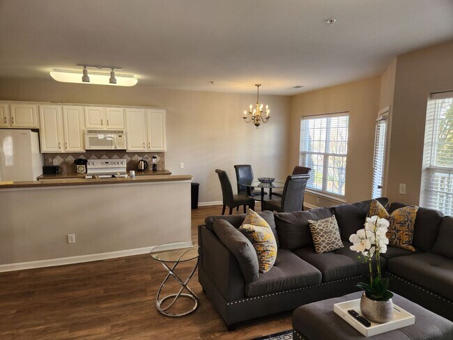 Building Photo - 3 Bedroom 2 Bathroom Condo in Belle Vista Gated Community