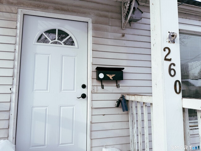 Building Photo - 260 Robin St