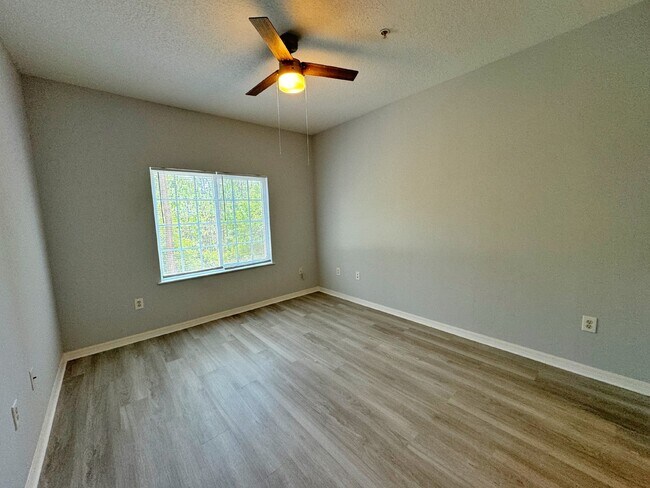 Building Photo - Updated 2BR/1BA Florida Club Condo! Available Soon!