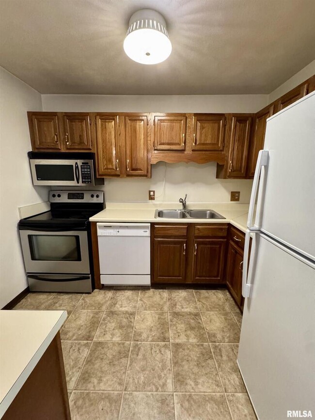 Building Photo - 1299 48th Ave