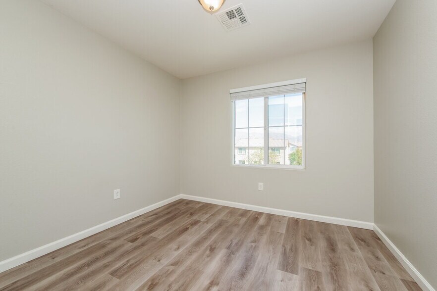 Building Photo - 2405 Breckle Key Ave