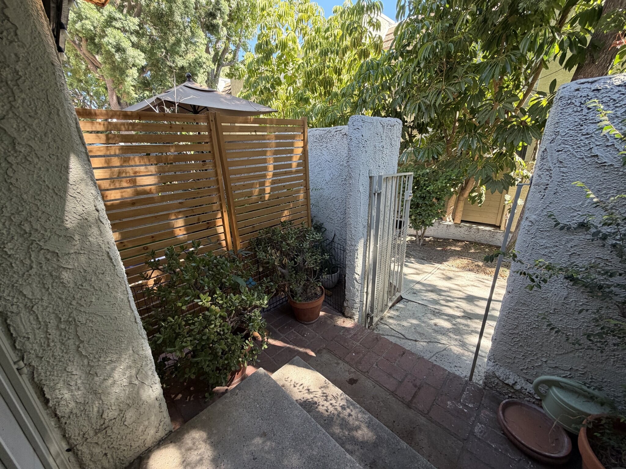 Building Photo - 11732 Moorpark St