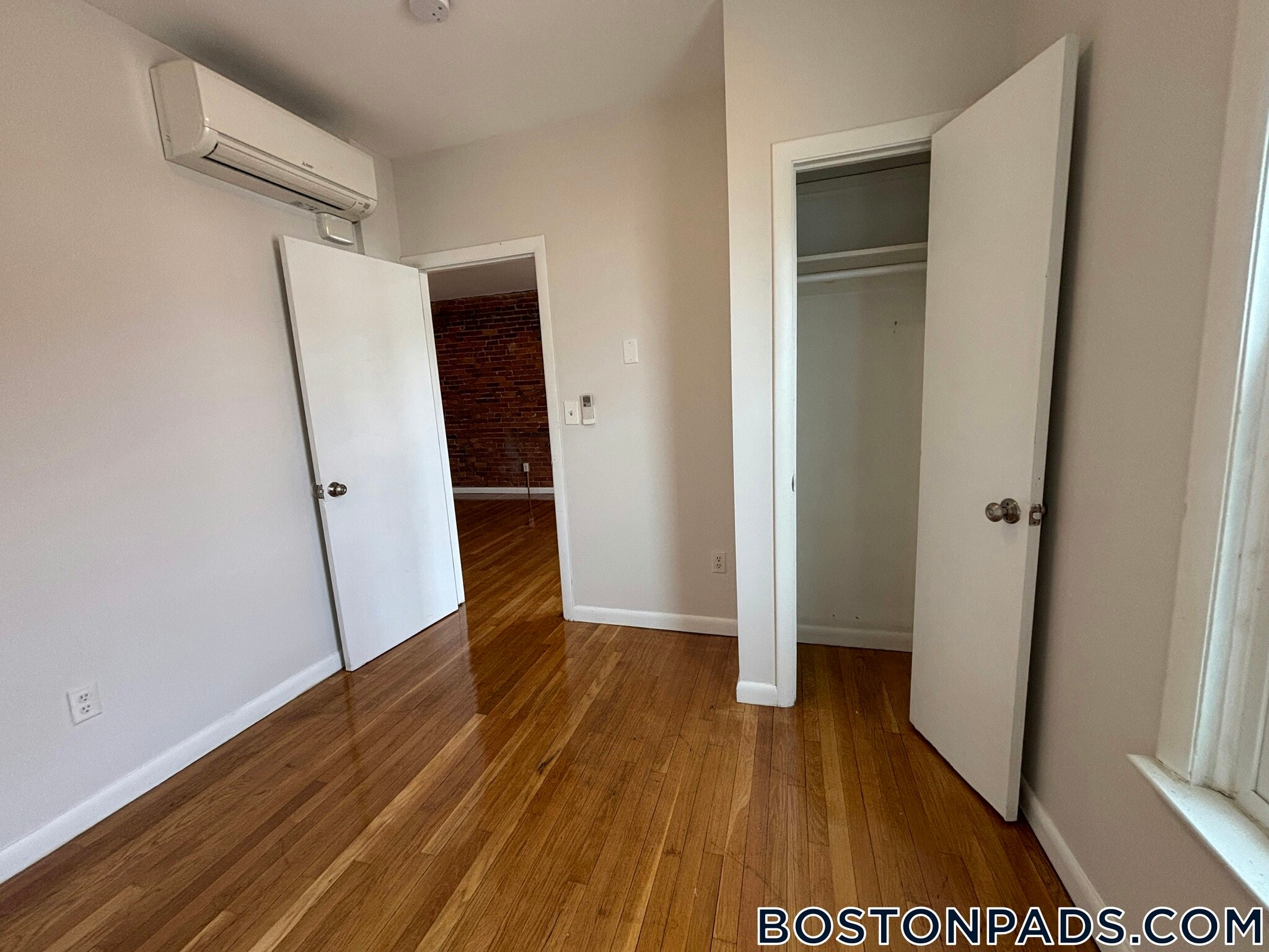 Building Photo - 164 Broadway