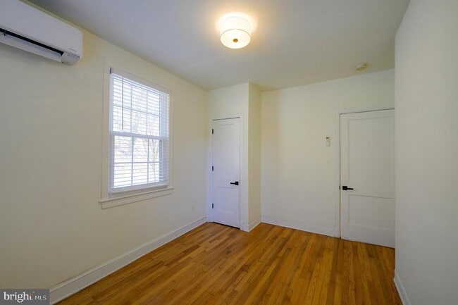 Building Photo - 1934 35th Pl NW