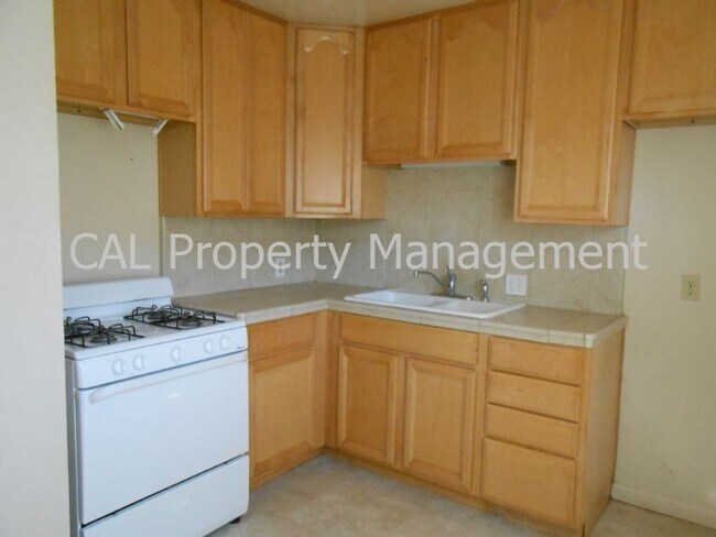 Building Photo - HAM-1214 -1216 CLAREMONT ST.