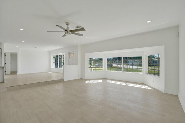 Building Photo - 4200 NE 15th Ave