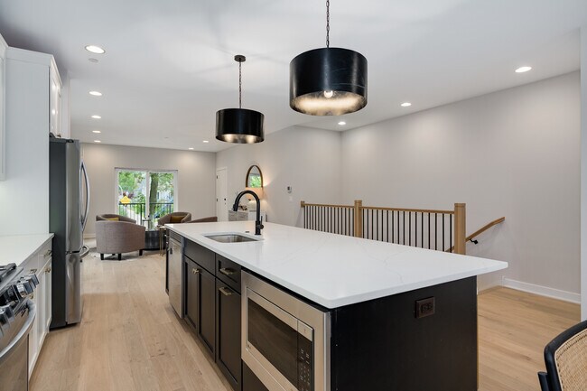 Building Photo - 1631 N Lawndale Ave