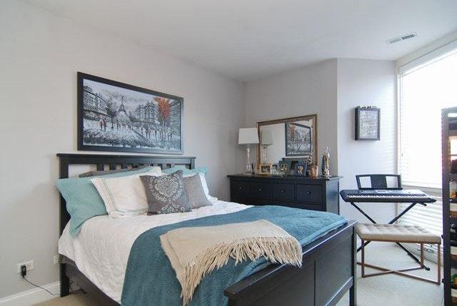 Building Photo - 2036 N Larrabee St