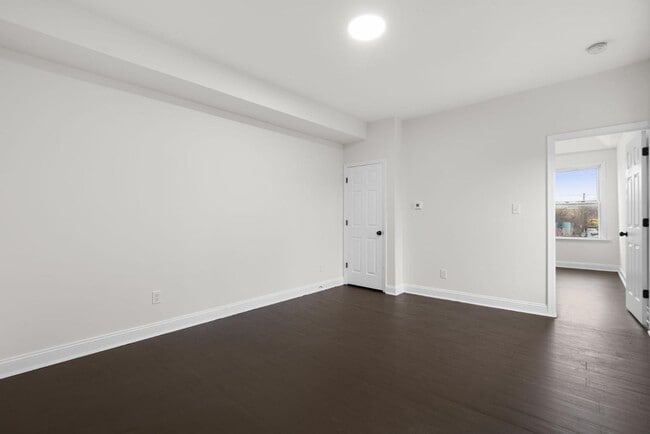 Building Photo - 16 S Conkling St