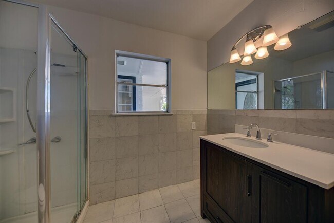 Building Photo - 415 Silliman St