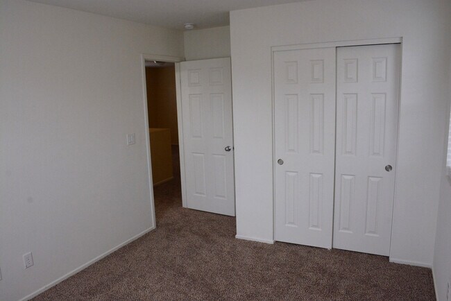 Building Photo - Impeccable Home in a Cul-de-Sac with Great Curb Appeal!