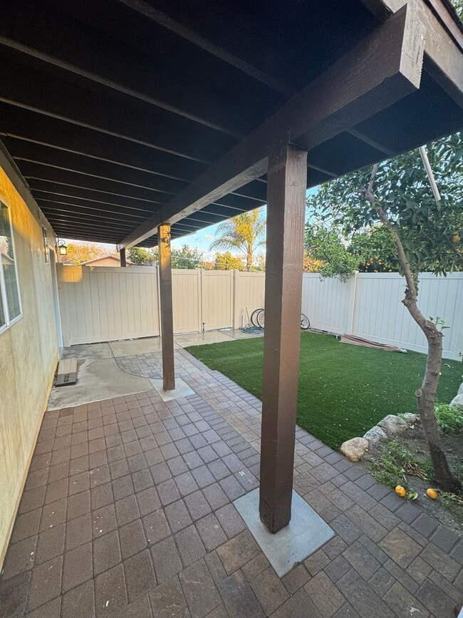 Building Photo - 2 Bedroom ADU in Ontario