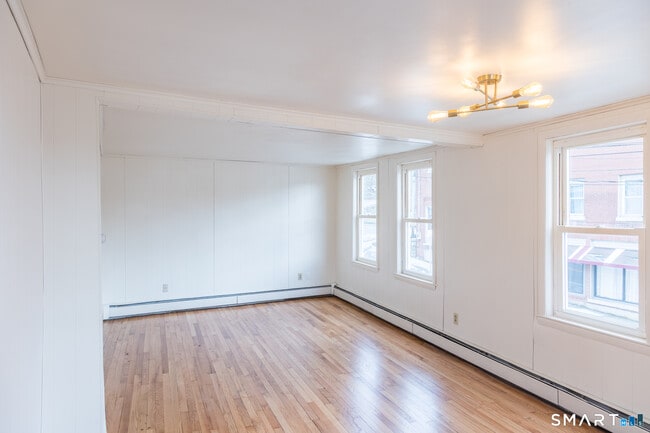 Building Photo - 84 Front St