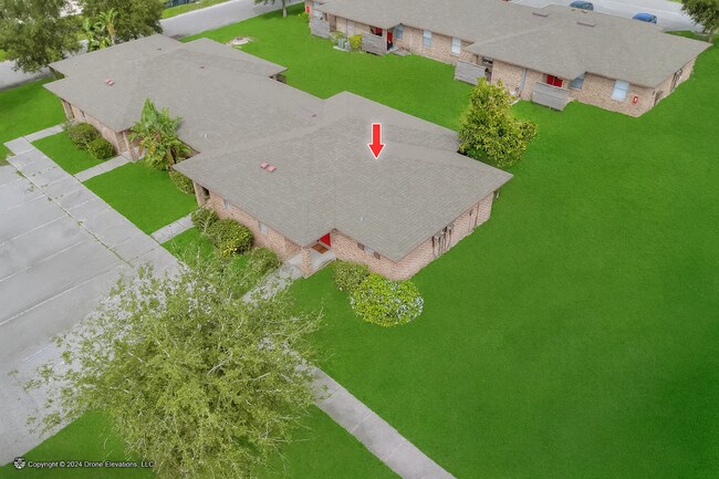 Building Photo - ***1st MONTH RENT FREE! Cozy 1 Bedroom Apartment in Eagle Lake