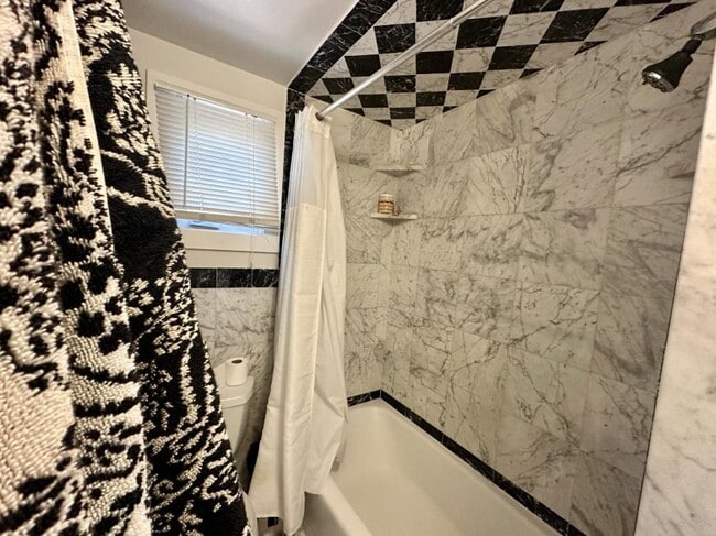 Building Photo - 2 bedroom in Waltham MA 02453