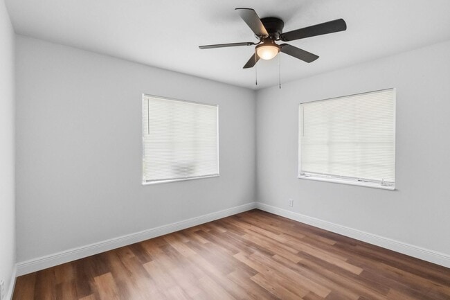 Building Photo - Beautifully Renovated 3/1 Home with Modern Finishes