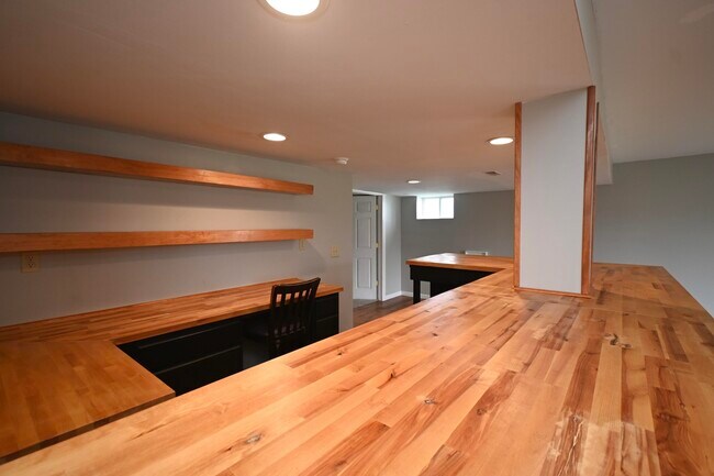 Building Photo - 5898 Ethan Dr