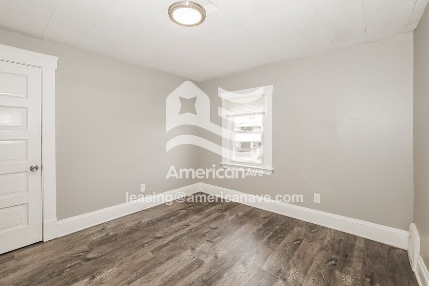 Building Photo - 4907 Gifford Ave