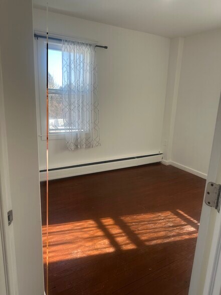 Building Photo - 125 Harwinton Ave