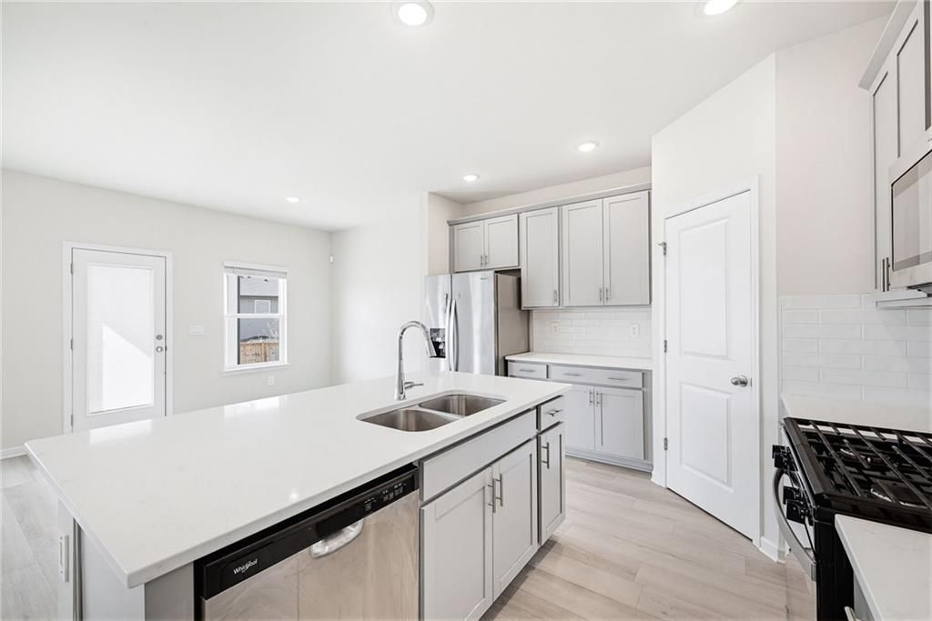 Building Photo - 7768 Richmond Trl