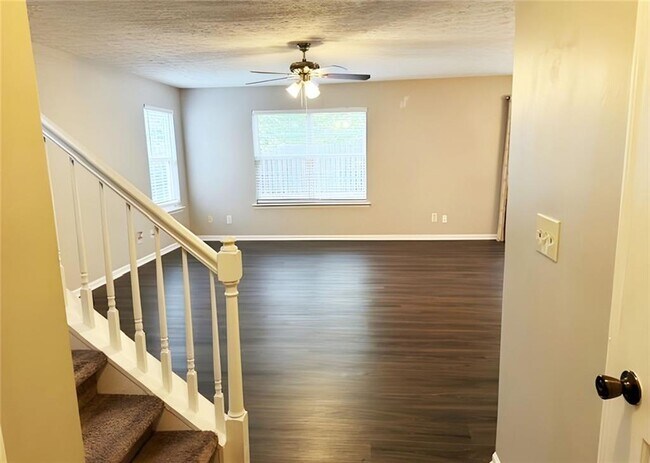 Building Photo - 220 Wild Flower Ln