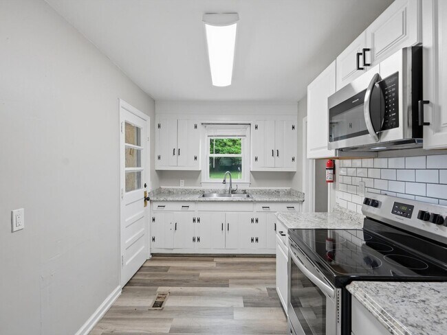 Building Photo - Quaint 3 bed 1 bath home in charming Decatur!