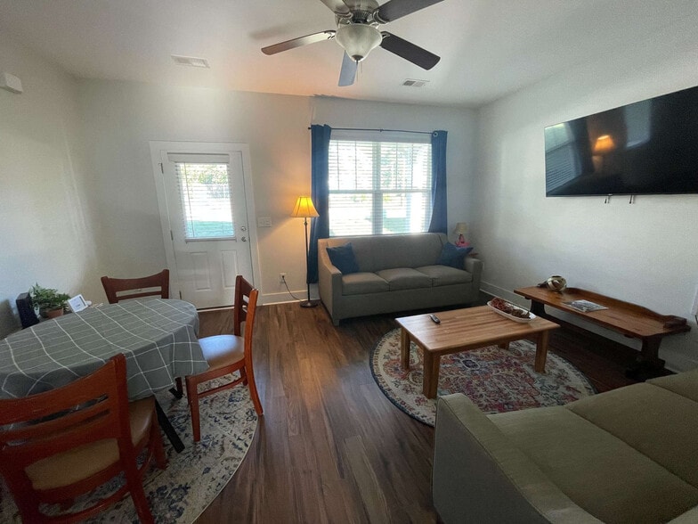 Primary Photo - 1503 McDuffie Ave