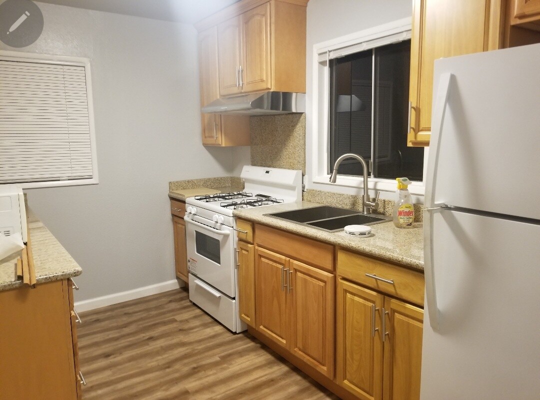 Building Photo - 301 Louisiana St