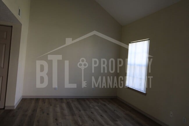 Building Photo - 540 Abby Ln