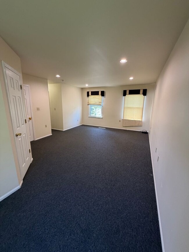 Building Photo - Spacious 4-Bedroom Colonial with 2-Car Garage in Howell