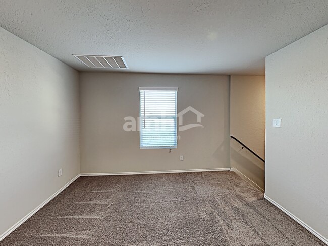 Building Photo - 10410 Varmus Dr
