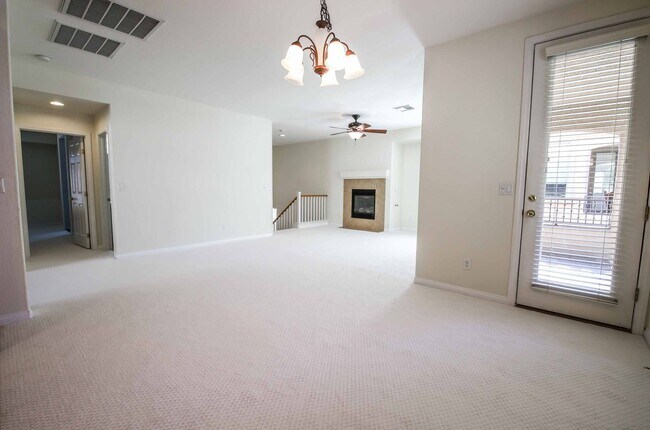 Building Photo - 3 BEDROOM SPACIOUS HOME IN SUMMERLIN!