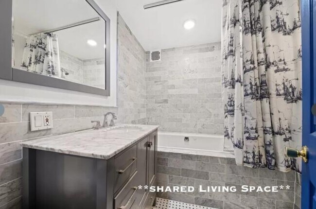 Building Photo - bedroom in Los Angeles CA 90018
