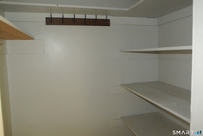 Building Photo - 549 Howe Ave