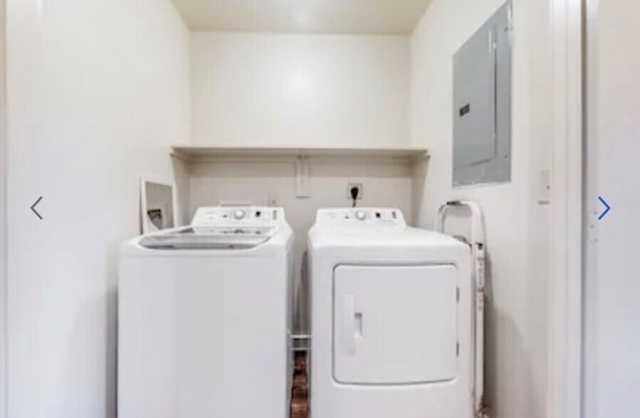 Building Photo - 1326 53rd St