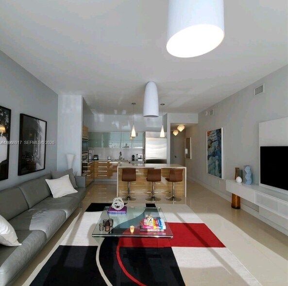 Building Photo - 2020 N Bayshore Dr