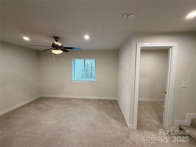 Building Photo - 2053 Birchside Dr